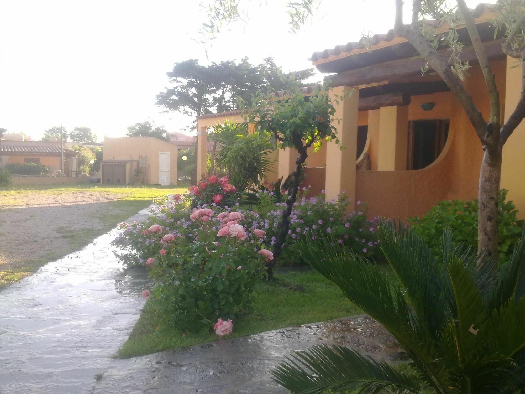 Residence La Pineta Budoni Exterior foto